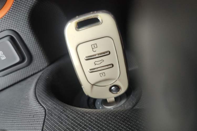 Used Wuling Hongguang MINIEV 2021 Macaron Fashion Model Lithium Iron Phosphate Interior 1