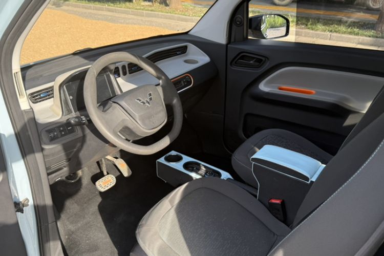 Used Wuling Hongguang MINIEV 2021 Macaron Fashion Model Lithium Iron Phosphate Interior 2