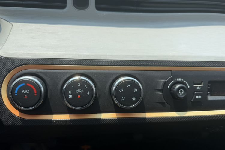 Used Wuling Hongguang MINIEV 2021 Macaron Sandwich Model 170 km Lithium Ternary Interior 2