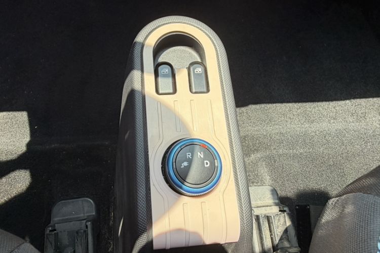 Used Wuling Hongguang MINIEV 2021 Macaron Fashion Model Lithium Iron Phosphate Interior 2
