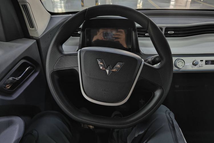 Used Wuling Hongguang MINIEV 2021 Macaron Fashion Model Lithium Iron Phosphate Interior 2