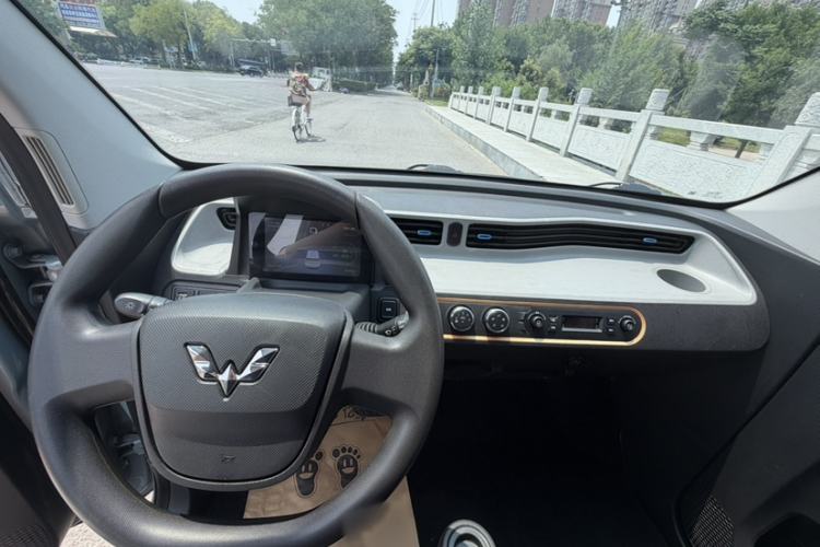 Used Wuling Hongguang MINIEV 2021 Macaron Sandwich Model 170 km Lithium Ternary Interior 3