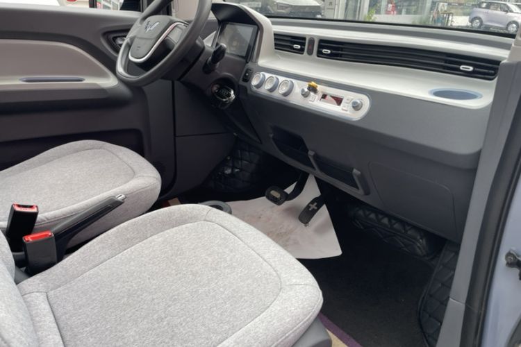 Used Wuling Hongguang MINIEV 2021 Macaron Premium Model – Lithium Iron Phosphate Interior 3