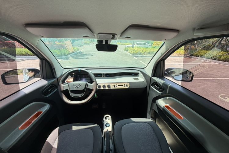 Used Wuling Hongguang MINIEV 2021 Macaron Fashion Model Lithium Iron Phosphate Interior 5