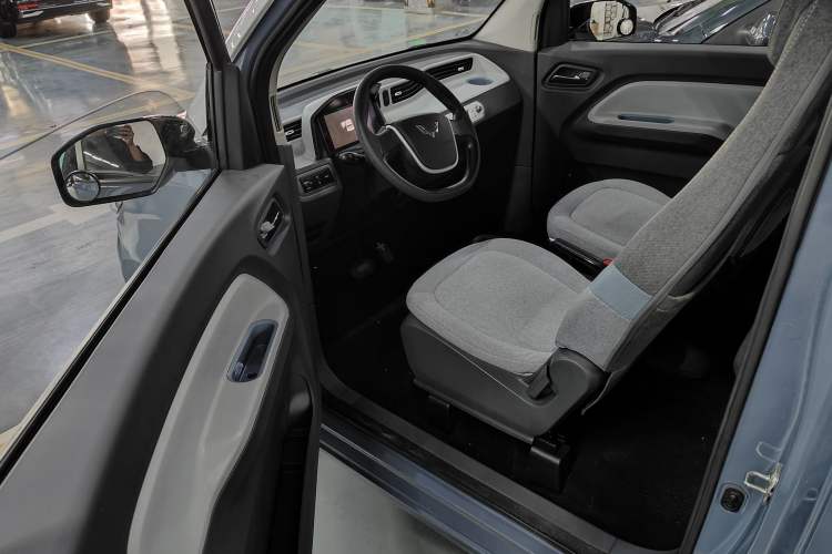 Used Wuling Hongguang MINIEV 2021 Macaron Fashion Model Lithium Iron Phosphate Interior 5