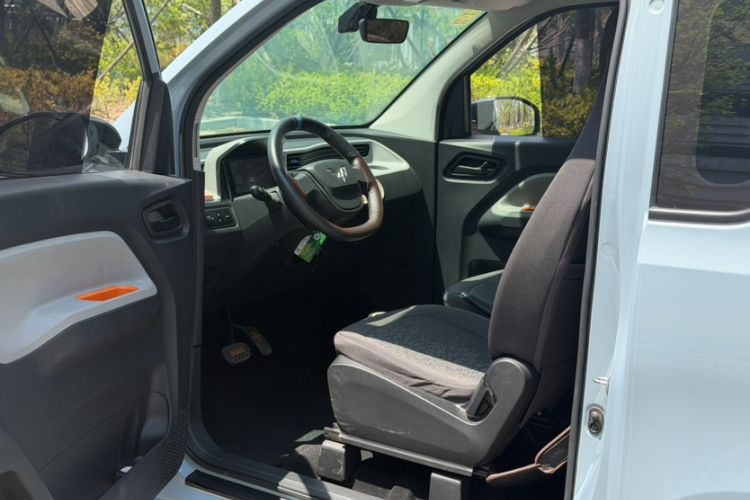 Used Wuling Hongguang MINIEV 2021 Macaron Fashion Model Lithium Iron Phosphate Interior 6