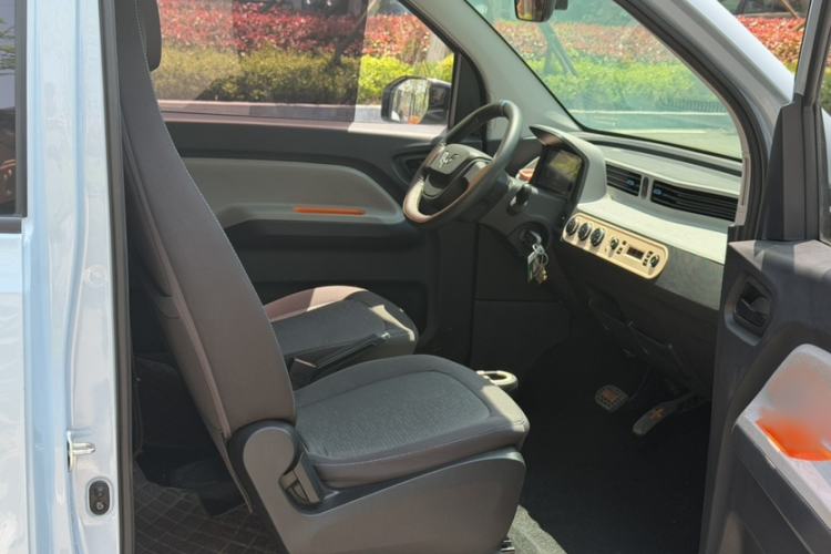 Used Wuling Hongguang MINIEV 2021 Macaron Fashion Model Lithium Iron Phosphate Interior 7