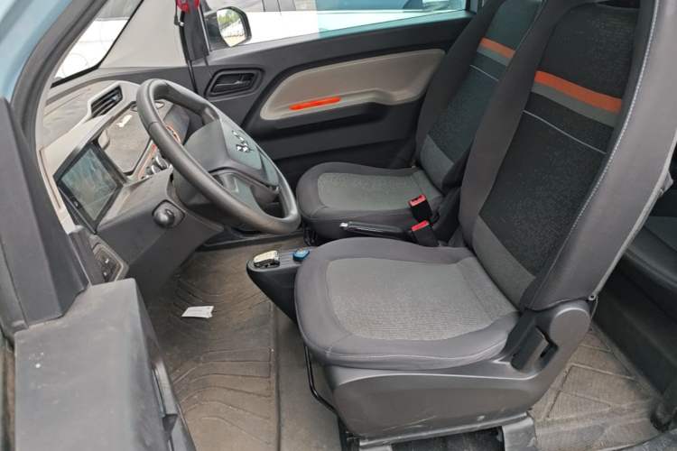 Used Wuling Hongguang MINIEV 2021 Macaron Fashion Edition Lithium-Ion Battery Left Front Seat