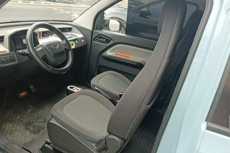 Used Wuling Hongguang MINIEV 2021 Macaron Sandwich Model 120 km Lithium Iron Phosphate Left Front Seat