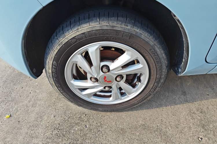 Used Wuling Hongguang MINIEV 2021 Macaron Fashion Model Lithium Iron Phosphate Left Front Wheel Hub