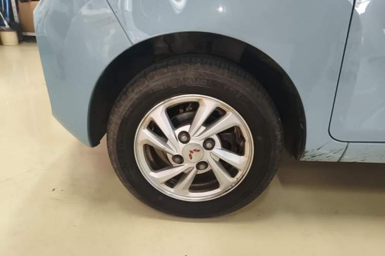 Used Wuling Hongguang MINIEV 2021 Macaron Fashion Model Lithium Iron Phosphate Left Front Wheel Hub