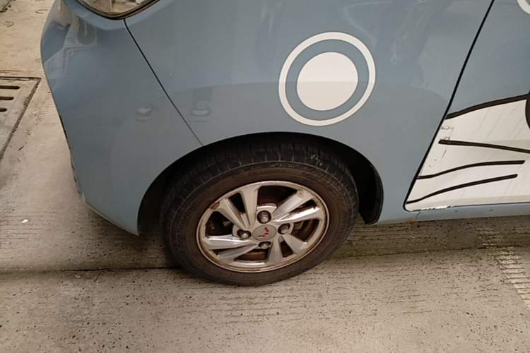 Used Wuling Hongguang MINIEV 2021 Macaron Fashion Model Lithium Iron Phosphate Left Front Wheel Hub