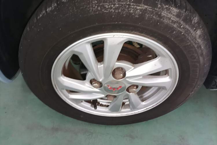 Used Wuling Hongguang MINIEV 2021 Macaron Premium Model – Lithium Iron Phosphate Left Front Wheel Hub