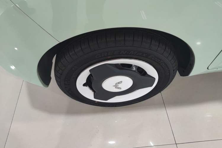 Used Wuling Hongguang MINIEV 2021 Macaron Premium Model – Lithium Iron Phosphate Left Front Wheel Hub