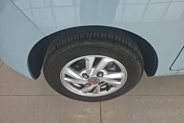 Used Wuling Hongguang MINIEV 2021 Macaron Fashion Model Lithium Iron Phosphate Left Front Wheel Hub