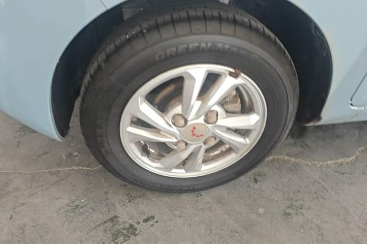 Used Wuling Hongguang MINIEV 2021 Macaron Fashion Model Lithium Iron Phosphate Left Front Wheel Hub