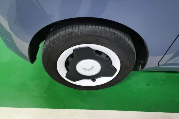 Used Wuling Hongguang MINIEV 2021 Macaron Premium Model – Lithium Iron Phosphate Left Front Wheel Hub