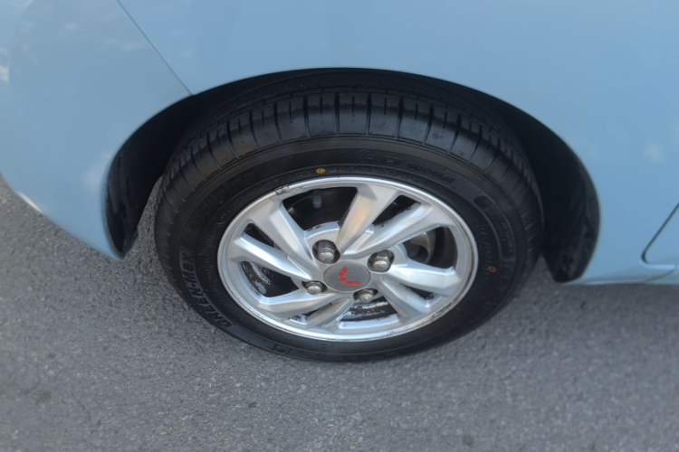 Used Wuling Hongguang MINIEV 2021 Macaron Fashion Model Lithium Iron Phosphate Left Front Wheel Hub