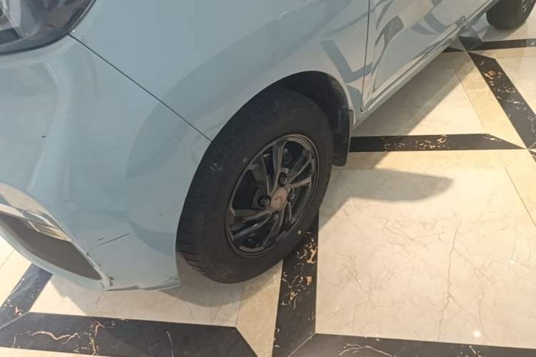 Used Wuling Hongguang MINIEV 2021 Macaron Fashion Edition Lithium-Ion Battery Left Front Wheel Hub