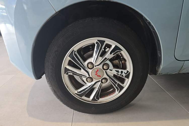Used Wuling Hongguang MINIEV 2021 Macaron Premium Model – Lithium Iron Phosphate Left Front Wheel Hub