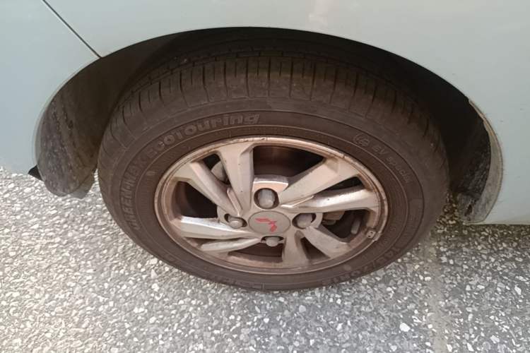 Used Wuling Hongguang MINIEV 2021 Macaron Fashion Model Lithium Iron Phosphate Left Front Wheel Hub