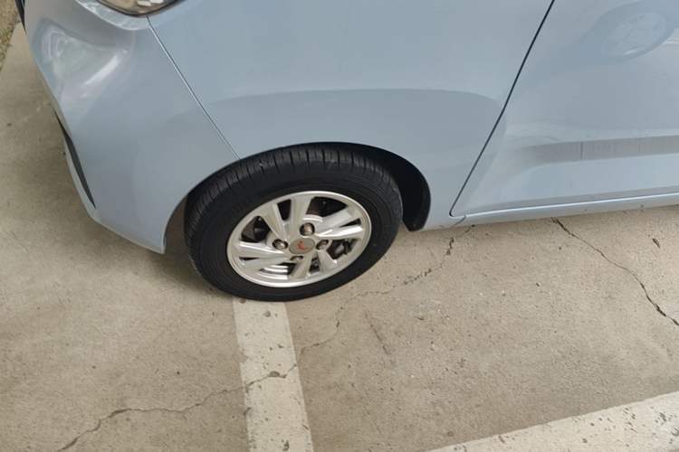 Used Wuling Hongguang MINIEV 2021 Macaron Fashion Model Lithium Iron Phosphate Left Front Wheel Hub