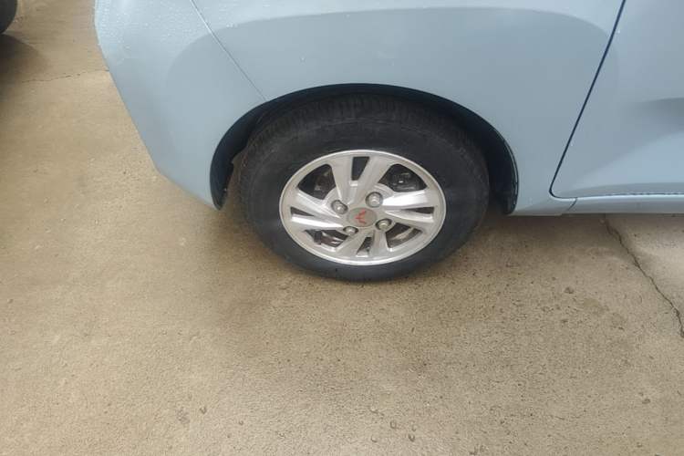 Used Wuling Hongguang MINIEV 2021 Macaron Fashion Model Lithium Iron Phosphate Left Front Wheel Hub