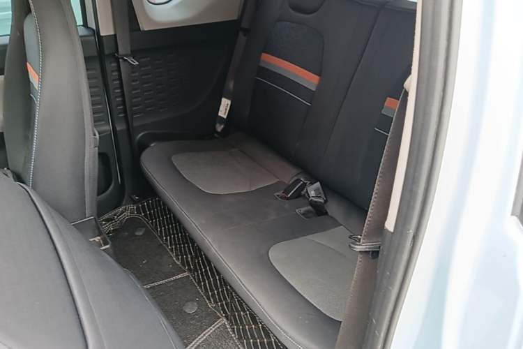 Used Wuling Hongguang MINIEV 2021 Macaron Fashion Model Lithium Iron Phosphate Left Rear Seat