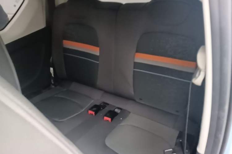 Used Wuling Hongguang MINIEV 2021 Macaron Sandwich Model 120 km Lithium Iron Phosphate Left Rear Seat