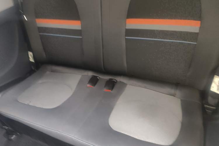 Used Wuling Hongguang MINIEV 2021 Macaron Fashion Model Lithium Iron Phosphate Left Rear Seat