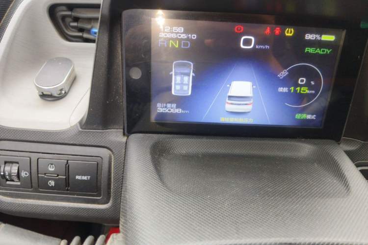 Used Wuling Hongguang MINIEV 2021 Macaron Fashion Edition Lithium-Ion Battery Odometer Close Up