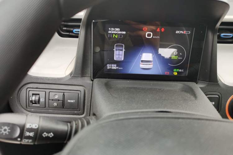 Used Wuling Hongguang MINIEV 2021 Macaron Fashion Edition Lithium-Ion Battery Odometer Close Up