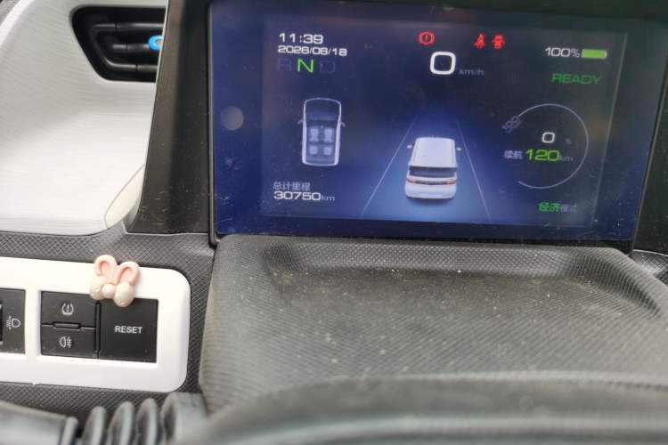 Used Wuling Hongguang MINIEV 2021 Macaron Fashion Model Lithium Iron Phosphate Odometer Close Up
