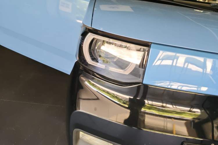 Used Wuling Hongguang MINIEV 2021 Macaron Premium Model – Lithium Iron Phosphate Right Front Headlight