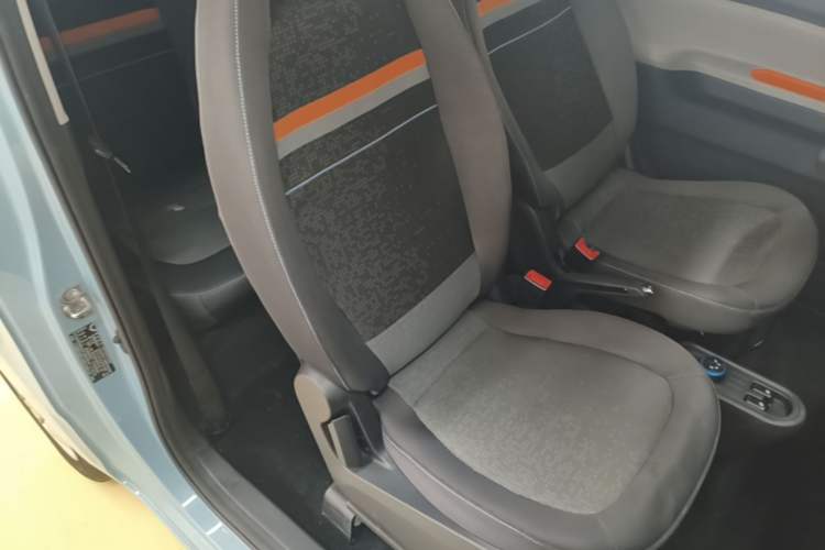 Used Wuling Hongguang MINIEV 2021 Macaron Fashion Model Lithium Iron Phosphate Right Front Seat
