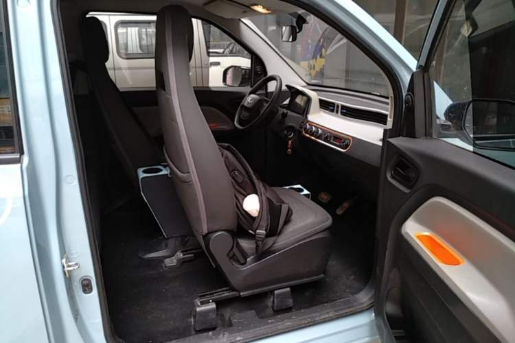 Used Wuling Hongguang MINIEV 2021 Macaron Fashion Model Lithium Iron Phosphate Right Front Seat
