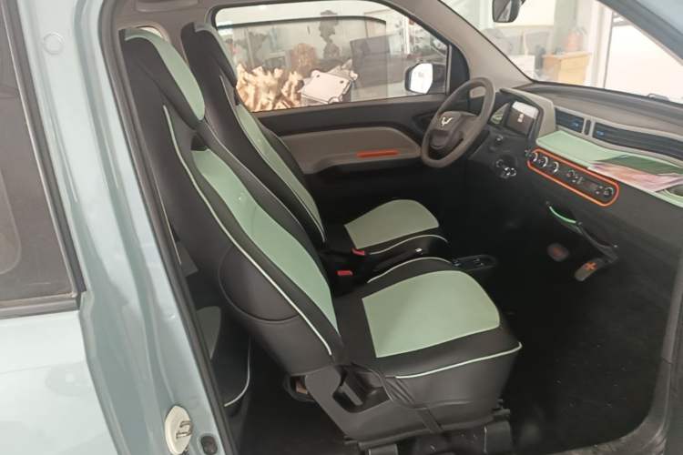 Used Wuling Hongguang MINIEV 2021 Macaron Premium Model – Lithium Iron Phosphate Right Front Seat