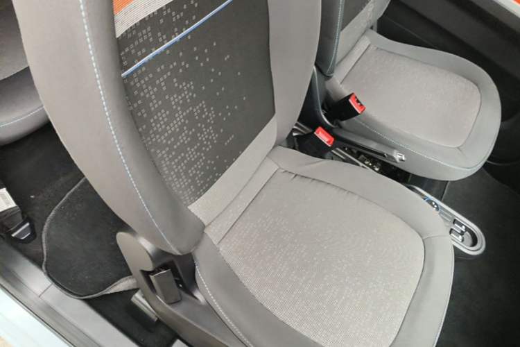 Used Wuling Hongguang MINIEV 2021 Macaron Fashion Edition Lithium-Ion Battery Right Front Seat