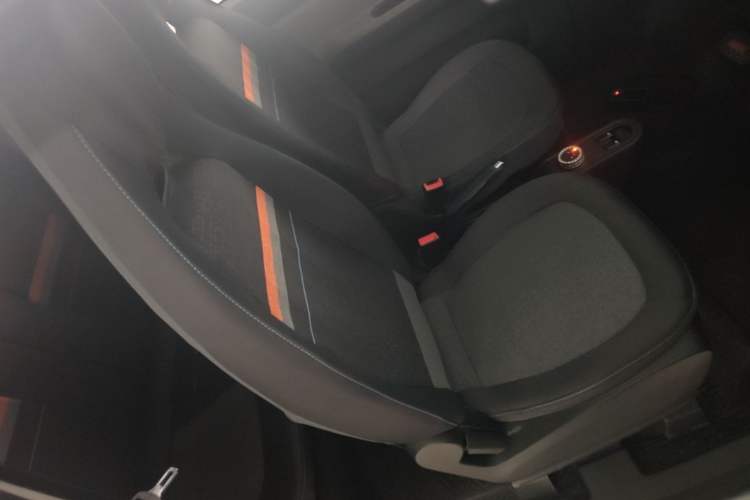 Used Wuling Hongguang MINIEV 2021 Macaron Fashion Model Lithium Iron Phosphate Right Front Seat
