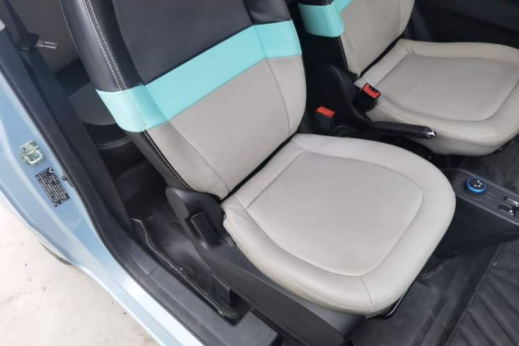 Used Wuling Hongguang MINIEV 2021 Macaron Fashion Model Lithium Iron Phosphate Right Front Seat