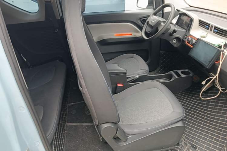 Used Wuling Hongguang MINIEV 2021 Macaron Fashion Model Lithium Iron Phosphate Right Front Seat
