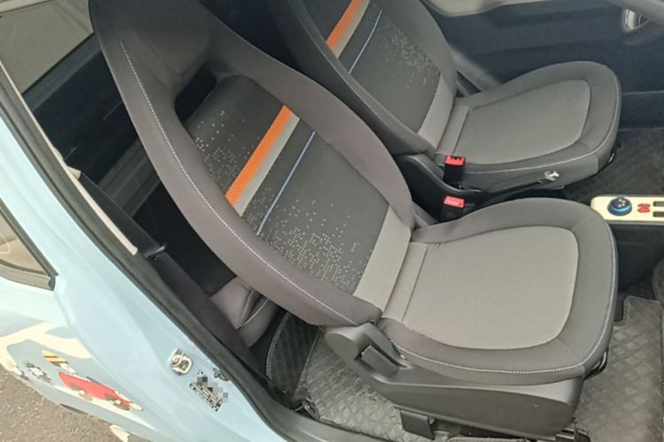 Used Wuling Hongguang MINIEV 2021 Macaron Sandwich Model 120 km Lithium Iron Phosphate Right Front Seat
