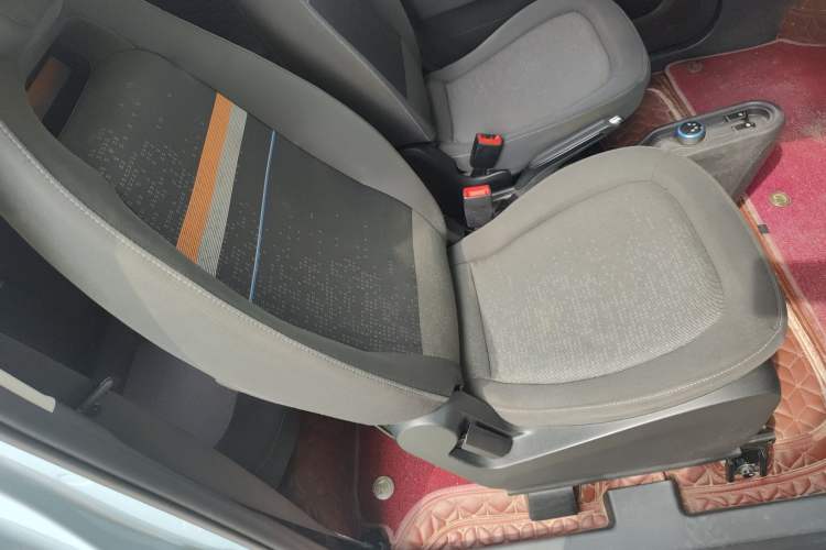 Used Wuling Hongguang MINIEV 2021 Macaron Fashion Model Lithium Iron Phosphate Right Front Seat
