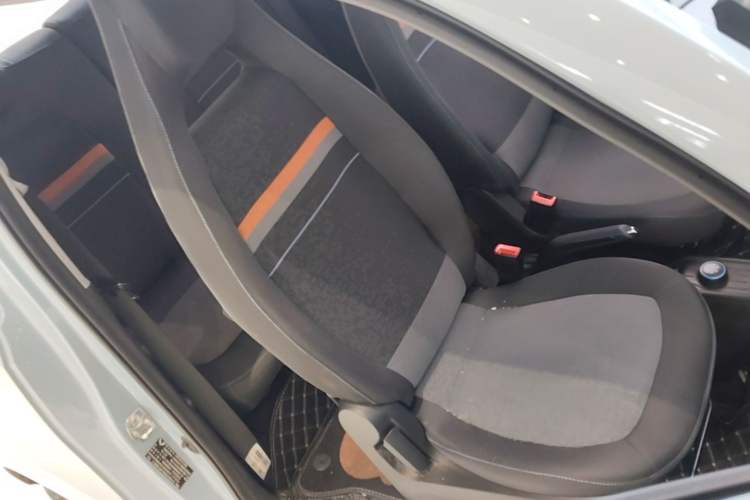 Used Wuling Hongguang MINIEV 2021 Macaron Fashion Model Lithium Iron Phosphate Right Front Seat