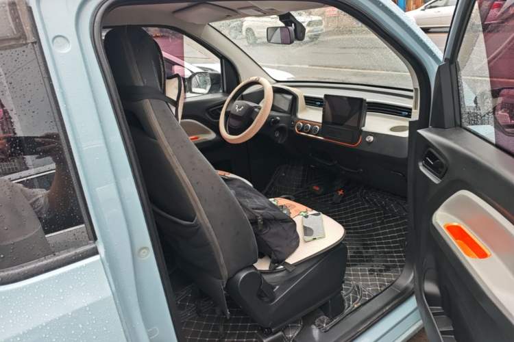 Used Wuling Hongguang MINIEV 2021 Macaron Fashion Edition Lithium-Ion Battery Right Front Seat