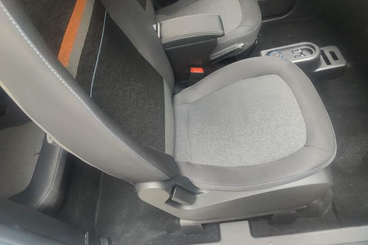 Used Wuling Hongguang MINIEV 2021 Macaron Fashion Model Lithium Iron Phosphate Right Front Seat
