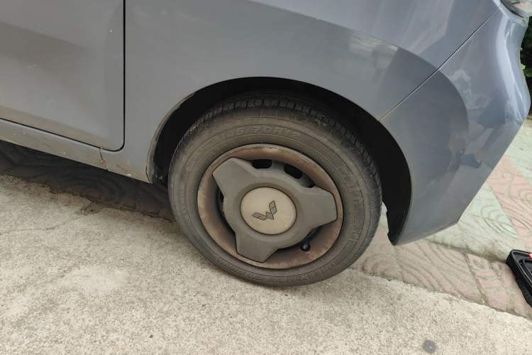 Used Wuling Hongguang MINIEV 2021 Macaron Premium Model – Lithium Iron Phosphate Right Front Wheel Hub