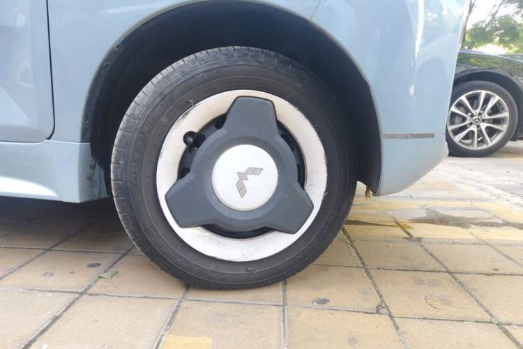 Used Wuling Hongguang MINIEV 2021 Macaron Premium Model – Lithium-NMC Right Front Wheel Hub