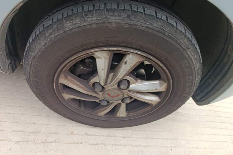 Used Wuling Hongguang MINIEV 2021 Macaron Fashion Model Lithium Iron Phosphate Right Front Wheel Hub