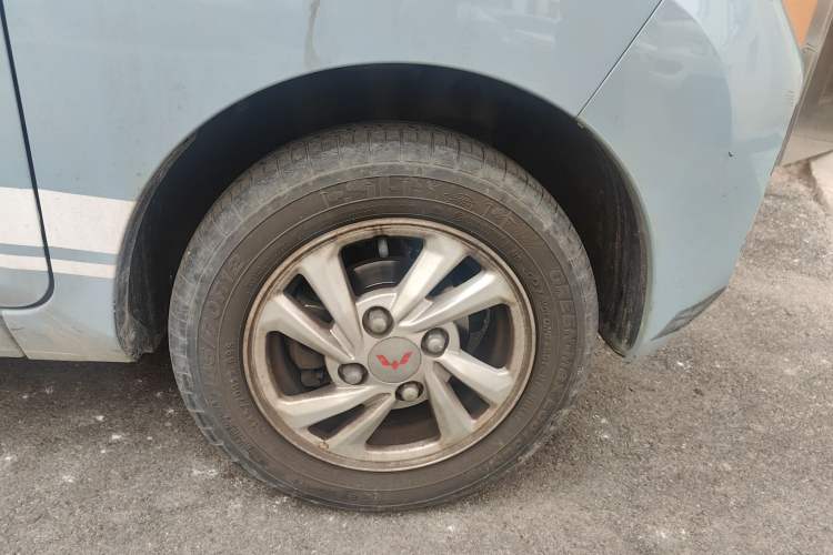 Used Wuling Hongguang MINIEV 2021 Macaron Fashion Edition Lithium-Ion Battery Right Front Wheel Hub
